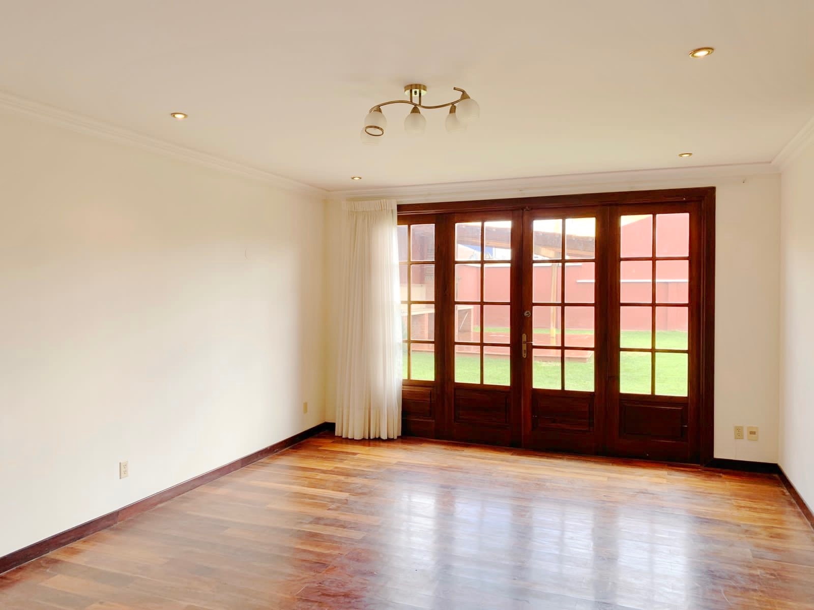 Casa en Auquisamaña en La Paz 3 dormitorios 4 baños 3 parqueos Foto 7