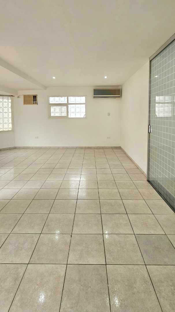 Casa en AlquilerURBANIZACIÓN EL MUNDO 
Av  Virgen de Cotoca 6to anillo 

Linda CASA EN ALQUILER 
Bs. 3.300. 
3 DORMITORIOS 

 3 dormitorios 2 baños 3 parqueos Foto 10