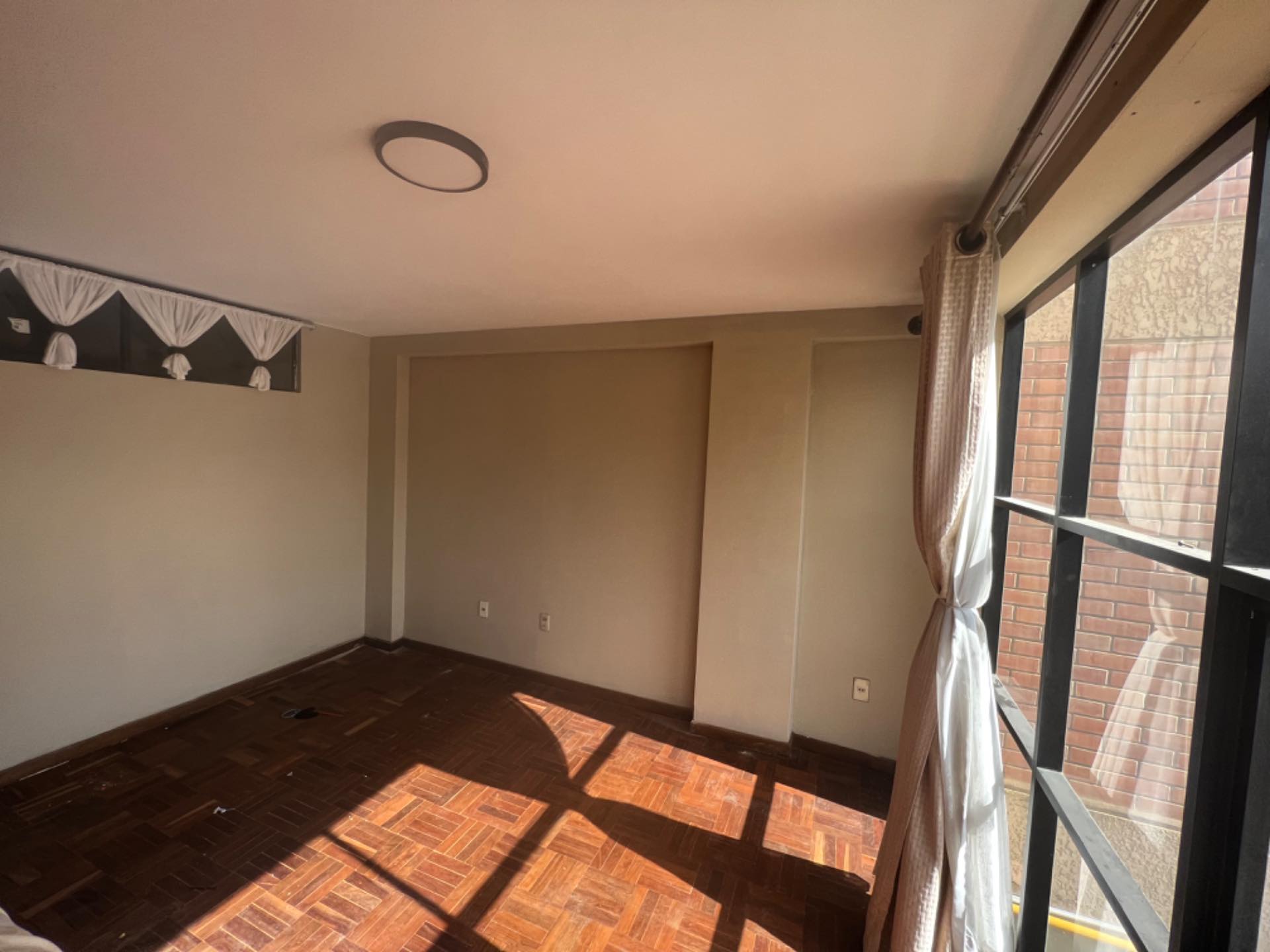 Departamento en AnticréticoCalle 16 de Obrajes  Hugo Ernest  3 dormitorios 3 baños 1 parqueos Foto 6