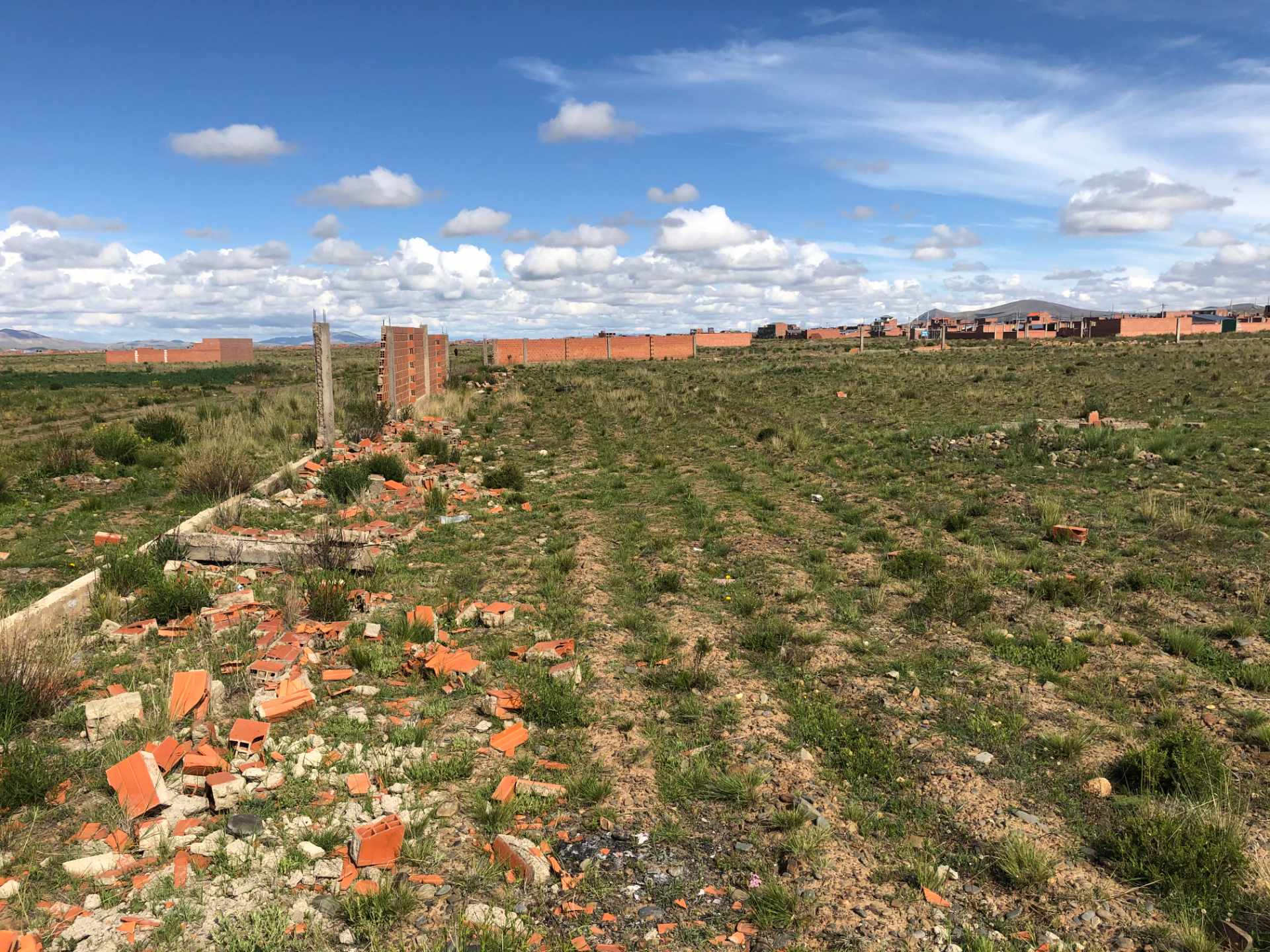 Terreno Zona Franz Tamayo, El Alto. Foto 1