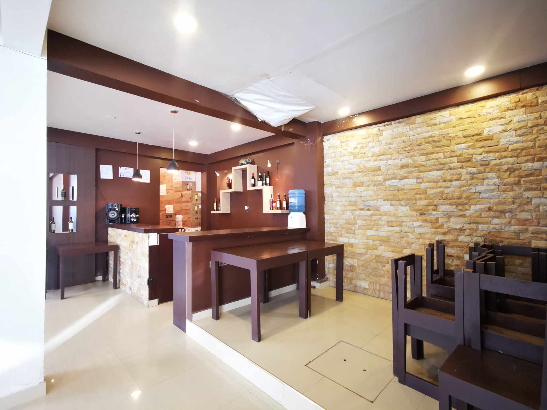 Local comercial en AnticréticoCalle Las Vertientes - a 30 metros de la Av. Chiquicollo  2 baños  Foto 1