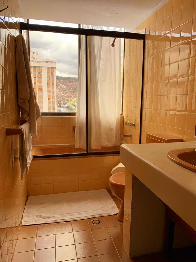 Departamento en AlquilerDepartamento en alquiler -  Av Arce 2 dormitorios 3 baños 1 parqueos Foto 13