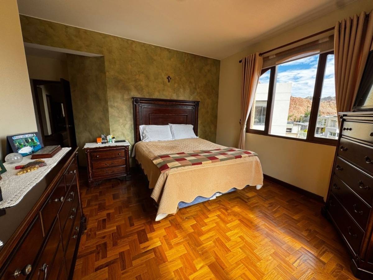 Casa en La Florida en La Paz 5 dormitorios 5 baños 2 parqueos Foto 5