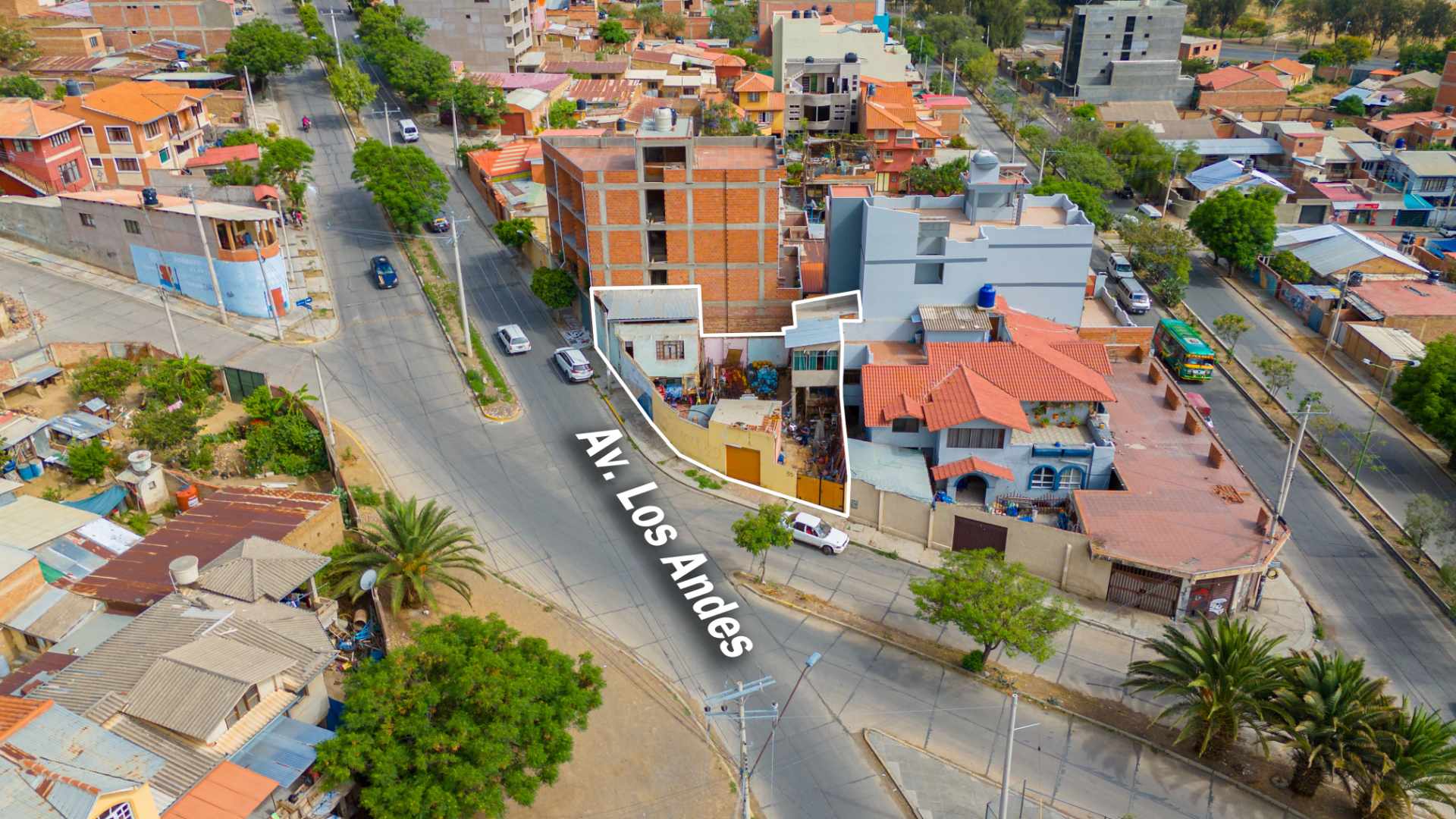 Casa  Av. Los Andes, Esq. Calle Libertad (Av. Siglo XX), a 1 cuadra del Biblioavión de la Av. Suecia. Foto 13