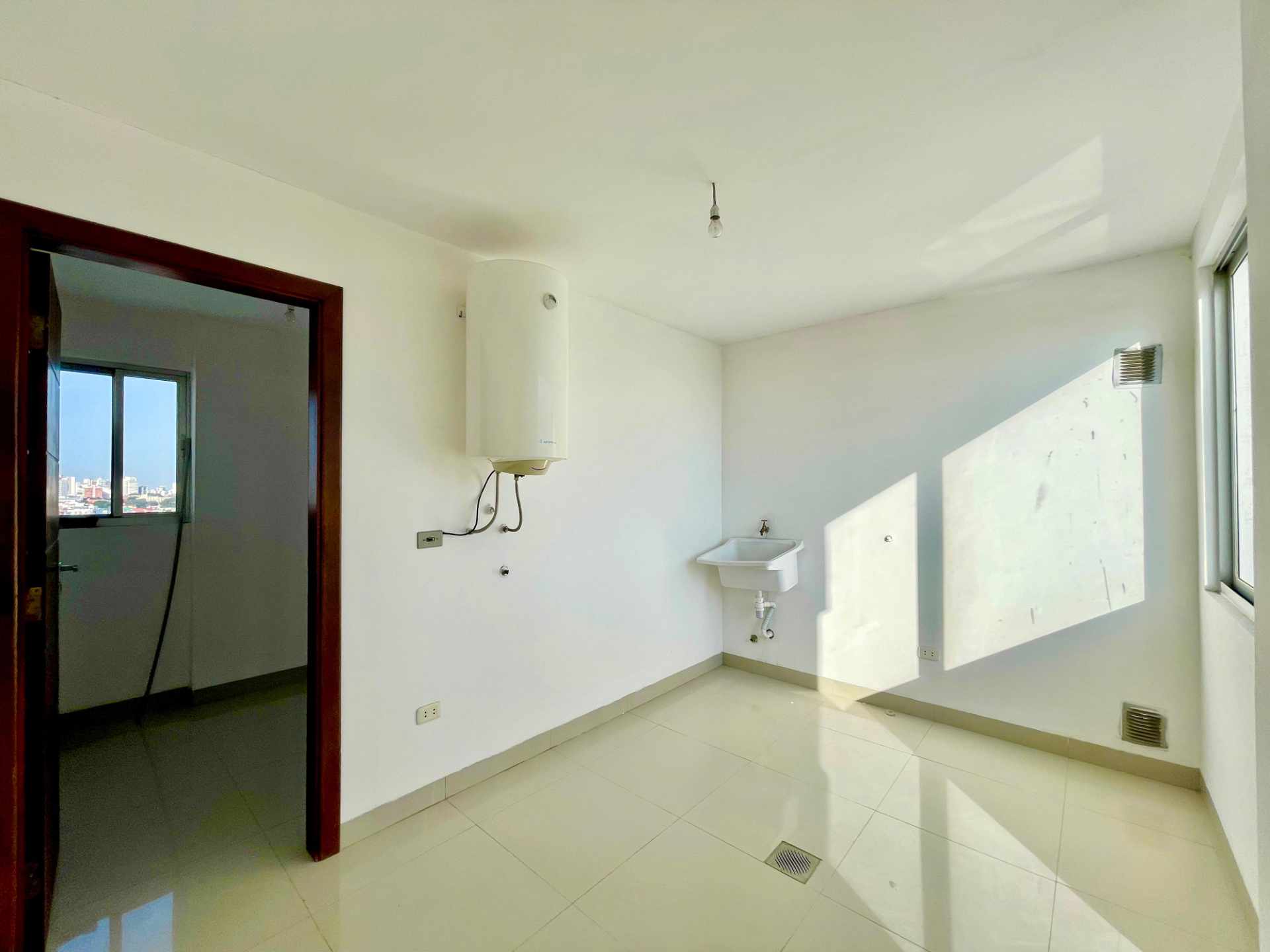 Departamento en VentaBARRIO RESIDENCIAL URBARÍ!! 2DO ANILLO!!   Foto 7