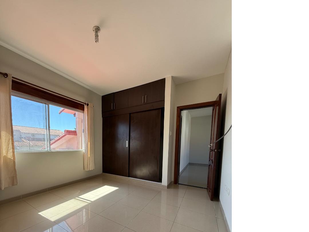 Casa en Urubó en Santa Cruz de la Sierra 4 dormitorios 3 baños 3 parqueos Foto 10