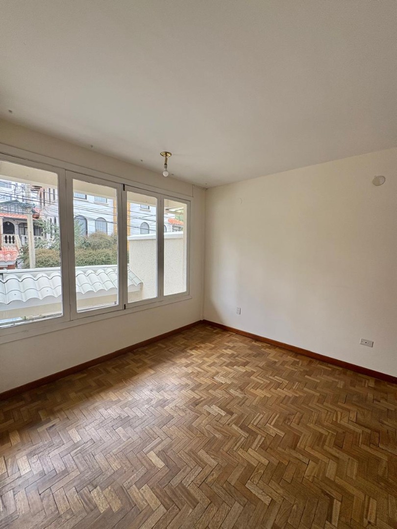 Casa Amplia Casa en Venta, 5 Dormitorios
San Miguel Foto 2