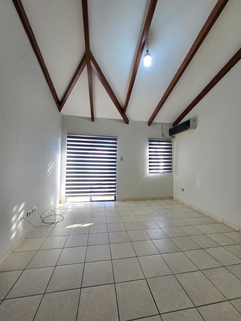 Departamento Casa en Alquiler – Zona Estratégica (Entre 4° y 5° Anillo, Av. Banzer, Plan 12 Hamacas) Foto 12