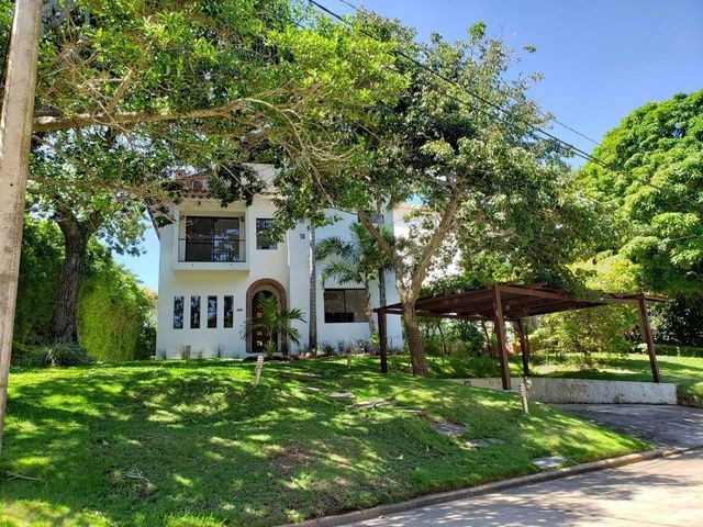 Casa en AlquilerCONDOMINIOP JARDINES DEL URUBO I Foto 1