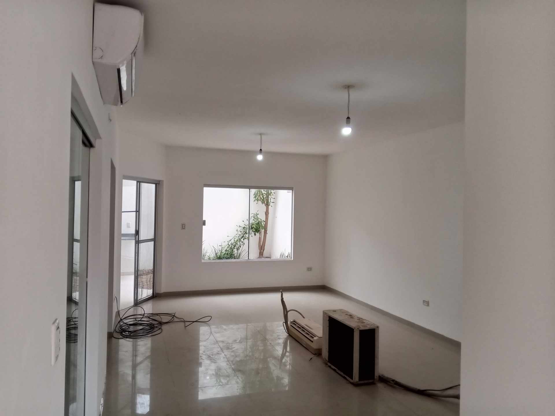 Casa [CONDOMINIO JERUSALEN| 4TO. Y 5TO. ANILLO ZONA NORTE ENTRE RADIAL 26 Y 27 CERCA DE MALL LAS BRISAS] ALQUILER SIN MUEBLES CASA DE 2 PLANTAS, DE 3 DORMITORIOS PET FRIENDLY, CON DEPENDENCIAS Y PARQUEO TECHADO Foto 4