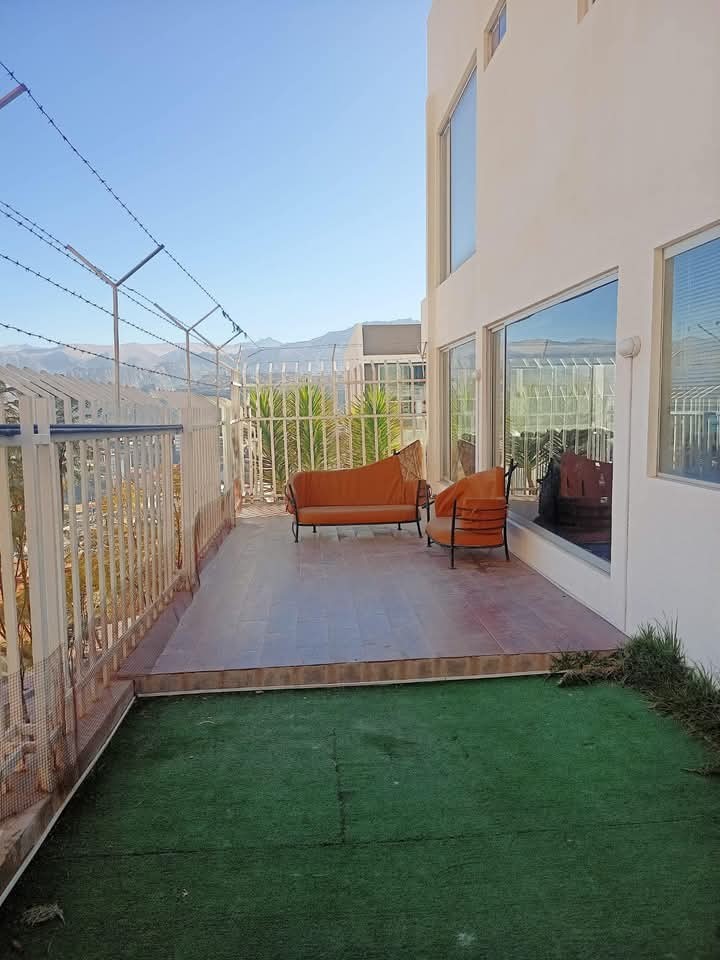 Casa en Auquisamaña en La Paz 4 dormitorios 4 baños 2 parqueos Foto 3