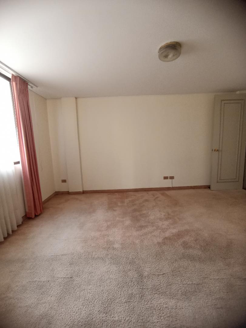 Departamento en Calacoto en La Paz 3 dormitorios 2 baños 1 parqueos Foto 3