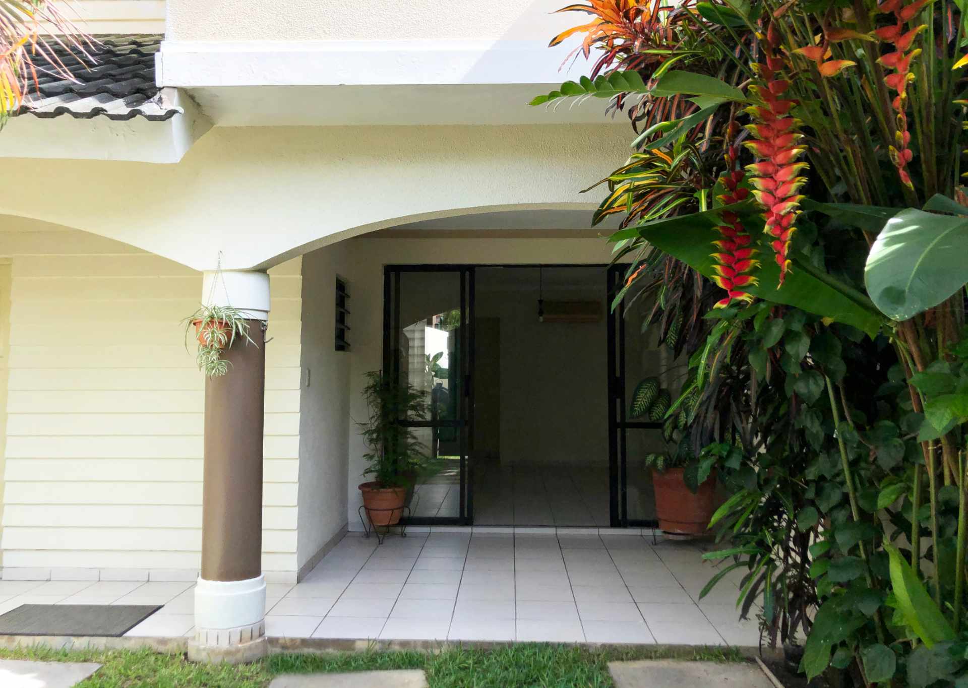 Equipetrol, C/ 1 Norte # 299... | UC-902442 | UltraCasas.com