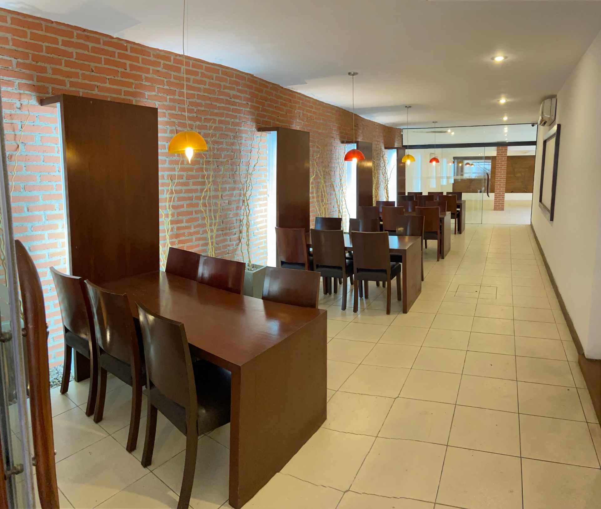 Local comercial en Entre 1er y 2do anillo Norte en Santa Cruz de la Sierra  3 baños  Foto 6