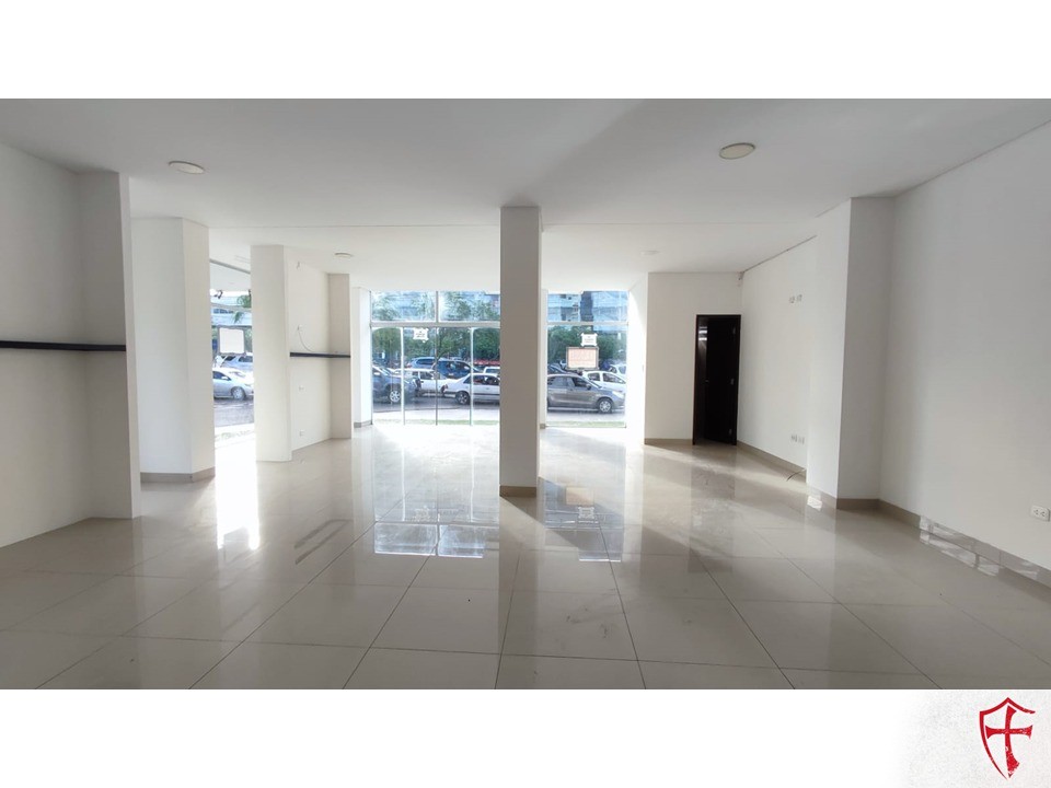 Local comercial Av busch y 2do anillo en plena esquina  Foto 2