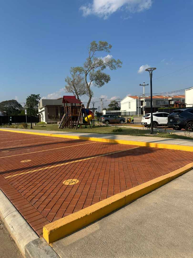 Casa en Urubó en Santa Cruz de la Sierra 3 dormitorios 3 baños 2 parqueos Foto 6