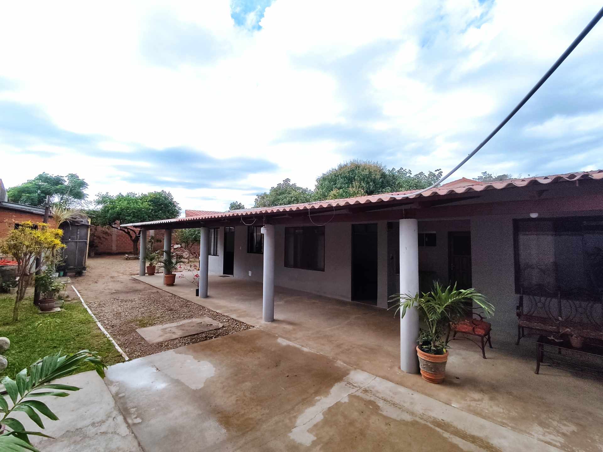 Casa en VentaZona Sur, a una cuadra de la Av. Bolivia.  2 dormitorios 1 baños 3 parqueos Foto 7