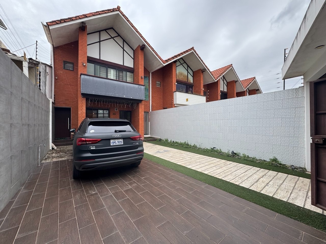 Casa en Alquiler7mo anillo y Av. Banzer Urb. Valle Azul 3 dormitorios 3 baños 2 parqueos Foto 1