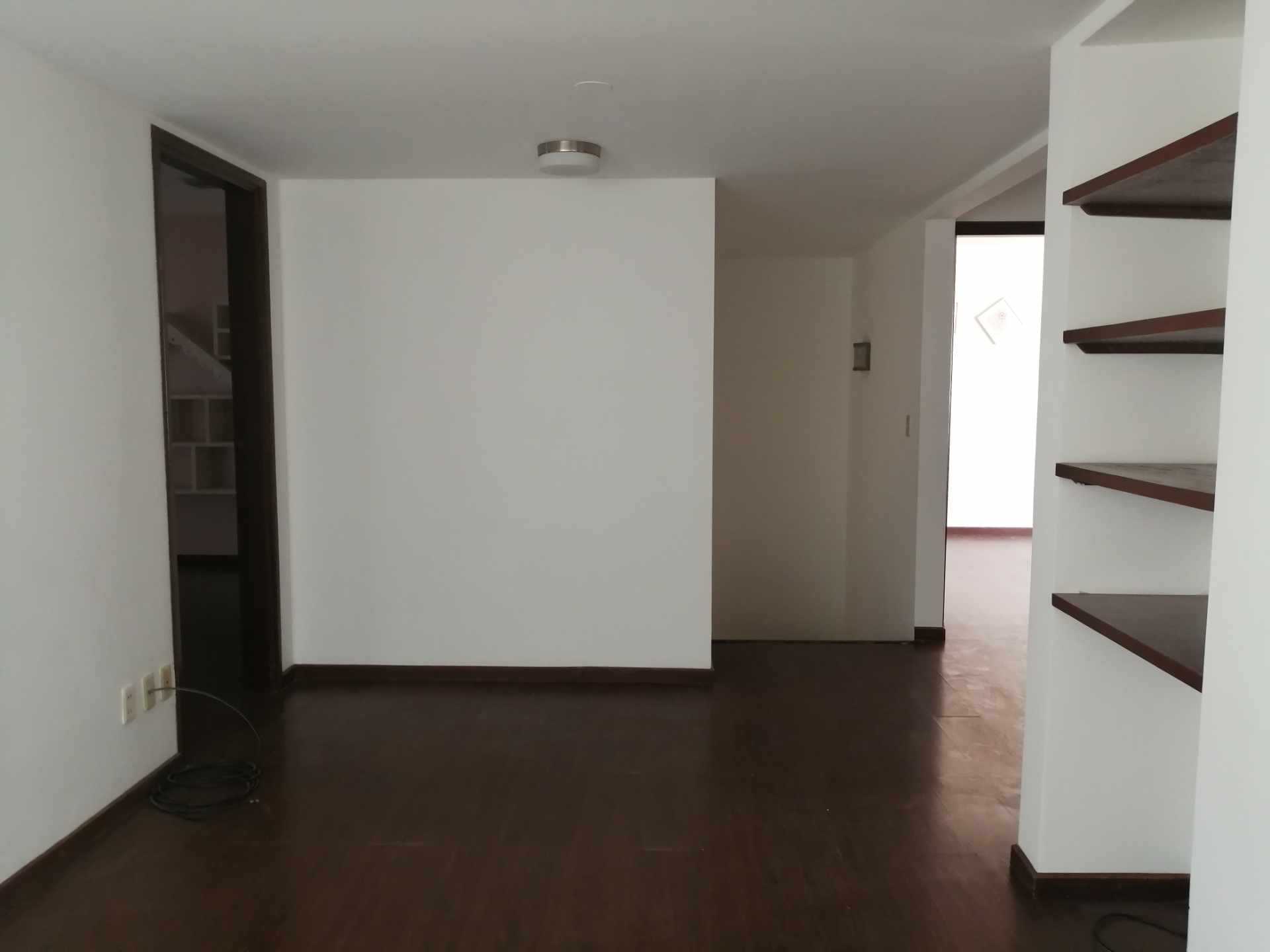 Casa en Entre 5to y 6to anillo Norte en Santa Cruz de la Sierra 4 dormitorios 3 baños 3 parqueos Foto 5