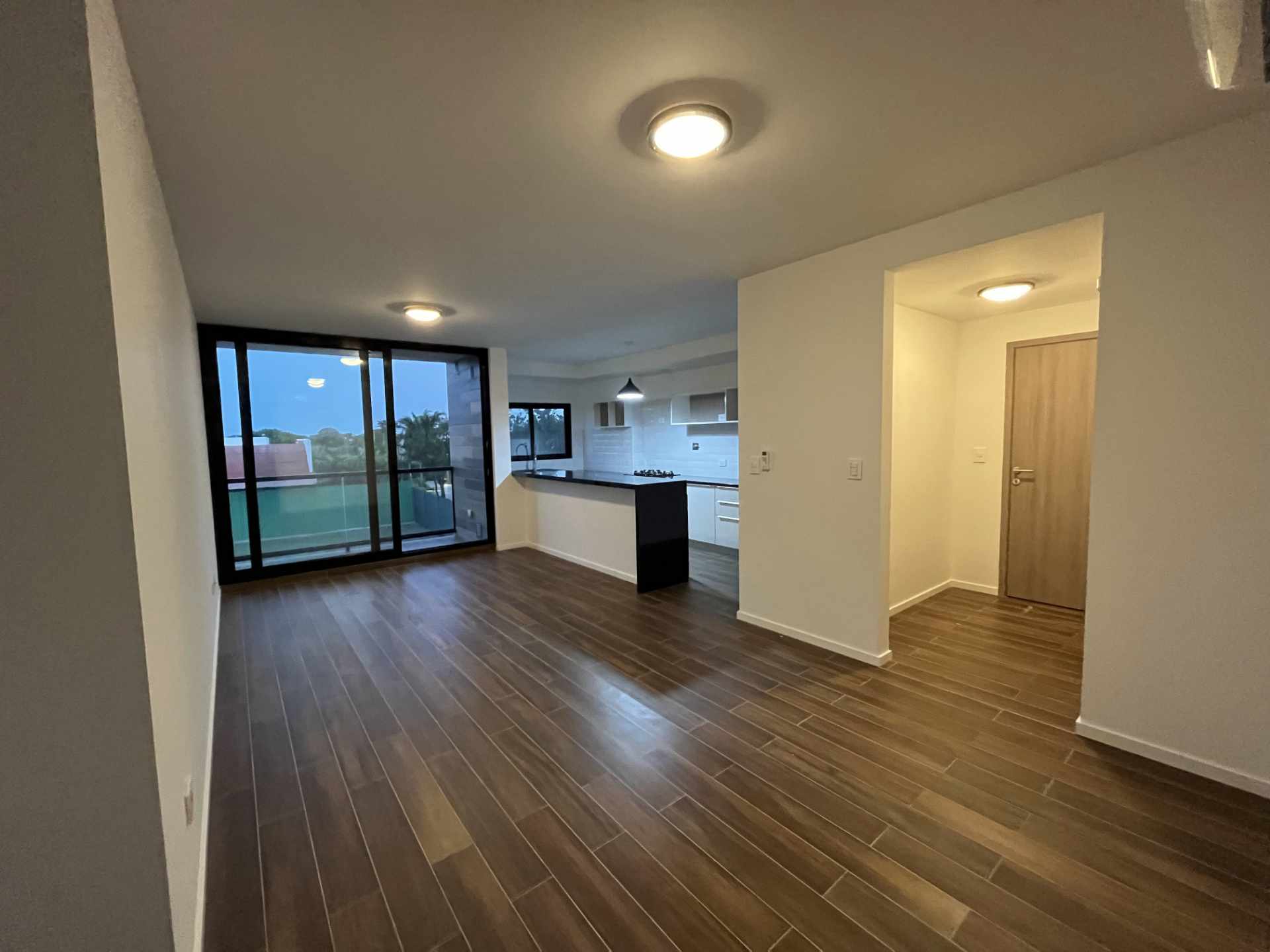 Departamento en AlquilerAv. Banzer 8vo Anillo - Remanso 4 dormitorios 3 baños 2 parqueos Foto 6