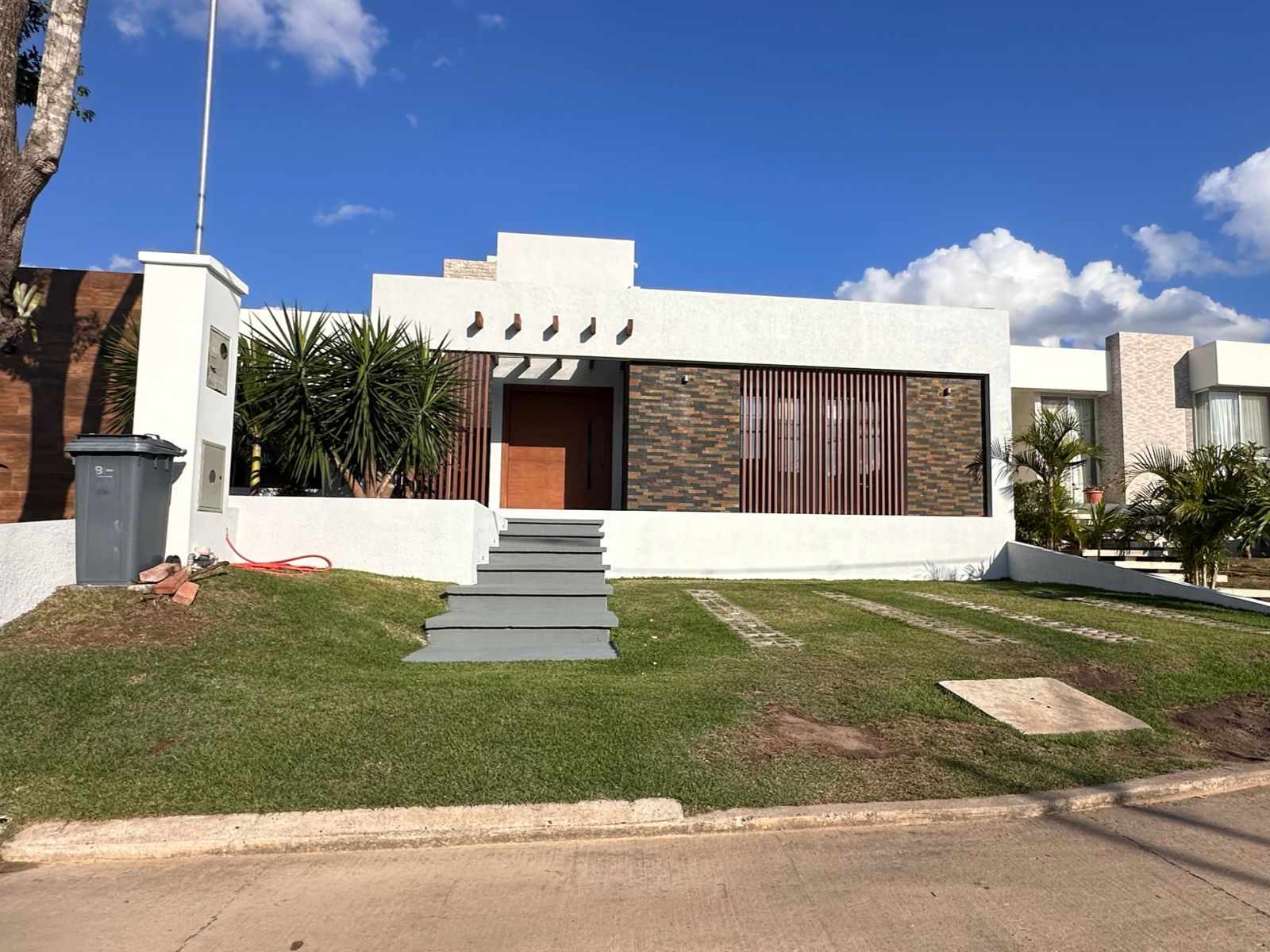 Casa en Urubó en Santa Cruz de la Sierra 3 dormitorios 4 baños 2 parqueos Foto 1