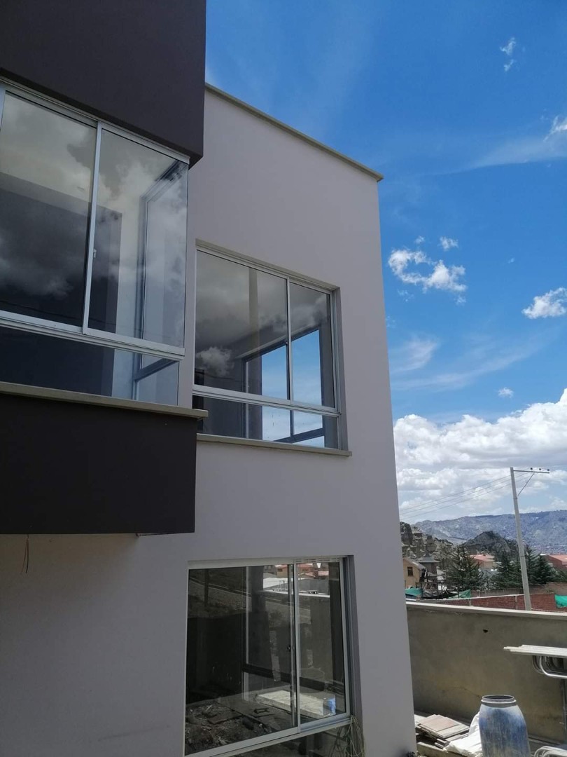 Casa en Achumani en La Paz 4 dormitorios 5 baños 2 parqueos Foto 3
