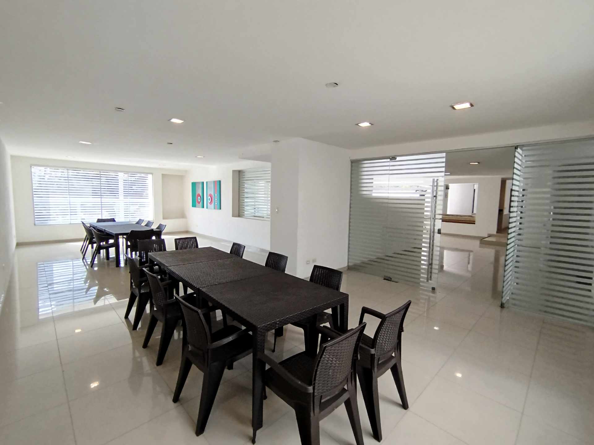 Departamento en Alquiler[CONDOMINIO FINOT| EQUIPETROL] ALQUILER AMPLIO DEPARTAMENTO 2 SUITES SIN MUEBLES CON BALCON PET FFRIENDLY Foto 14