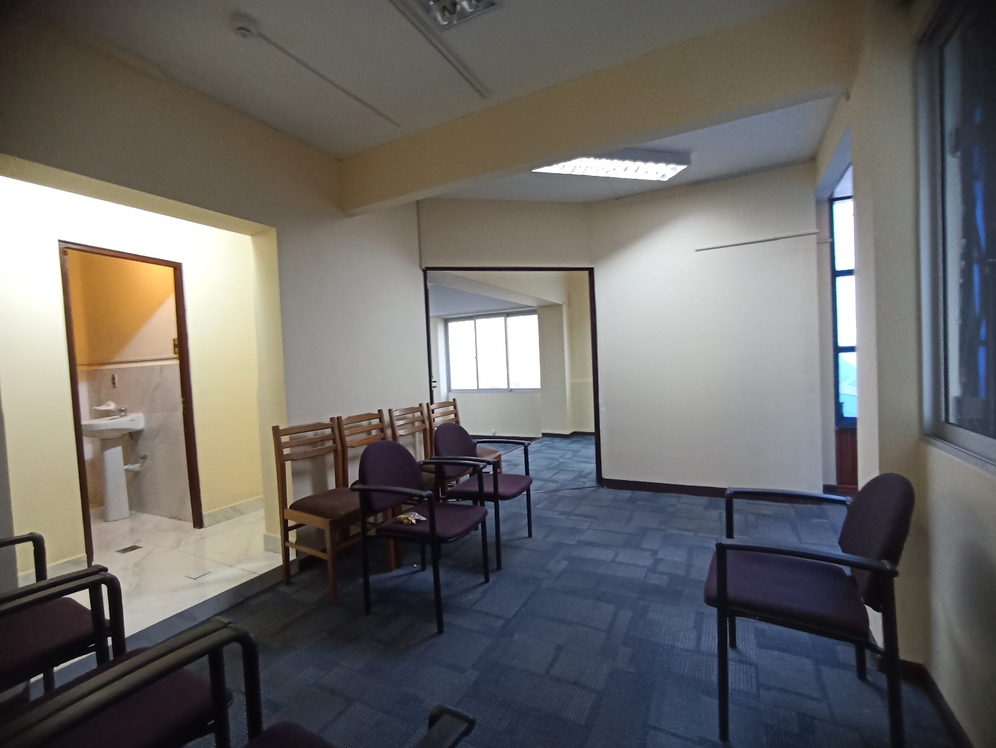 Oficina en Miraflores en La Paz 13 dormitorios 5 baños 2 parqueos Foto 28