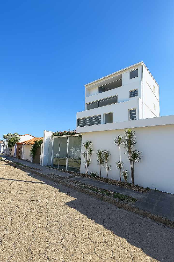 Oficina en AlquilerOFICINA EN ALQUILER – ZONA SUR  SANTA CRUZ DE LA SIERRA Foto 2