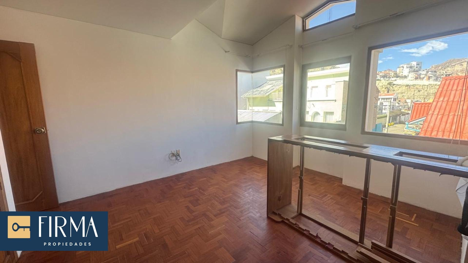 Casa en Achumani en La Paz 6 dormitorios 4 baños 2 parqueos Foto 16