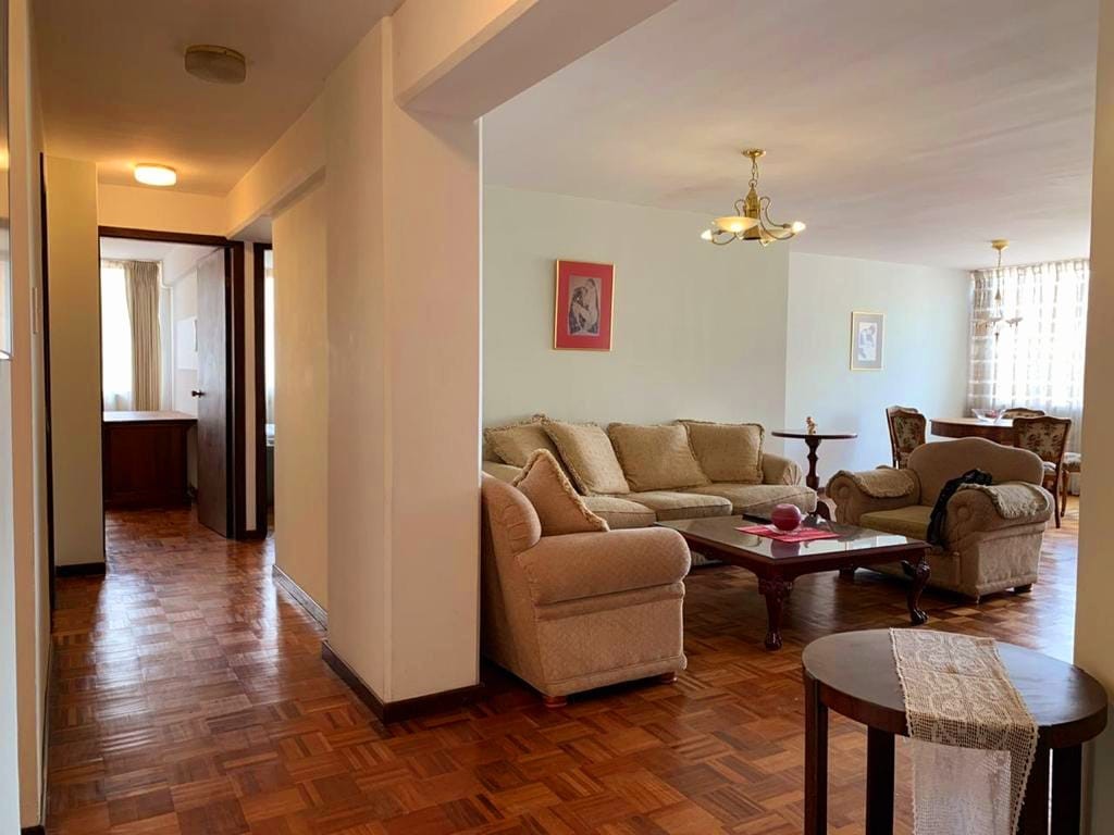 Departamento en AlquilerDepartamento en alquiler -  Av Arce 2 dormitorios 3 baños 1 parqueos Foto 1