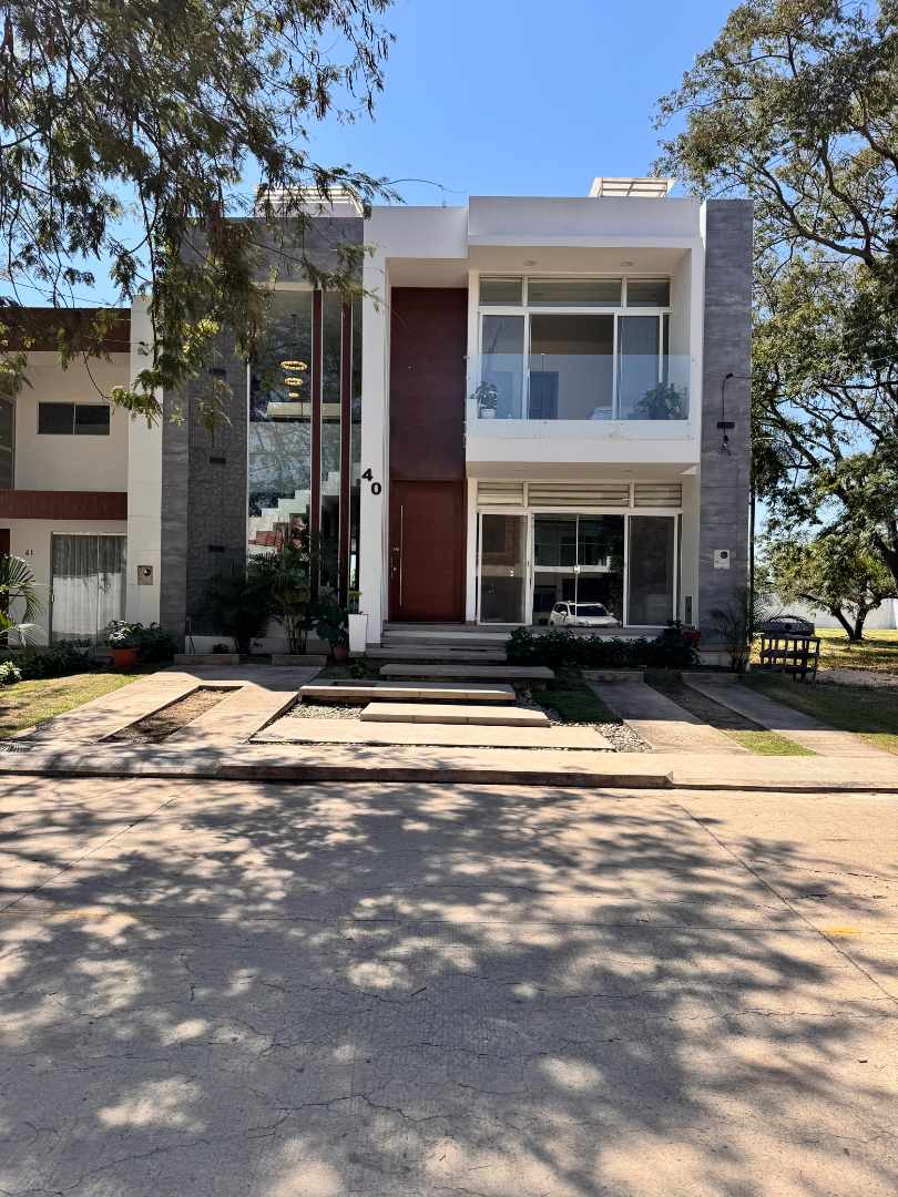 Casa en Carretera Norte en Santa Cruz de la Sierra 6 dormitorios 7 baños 3 parqueos Foto 46