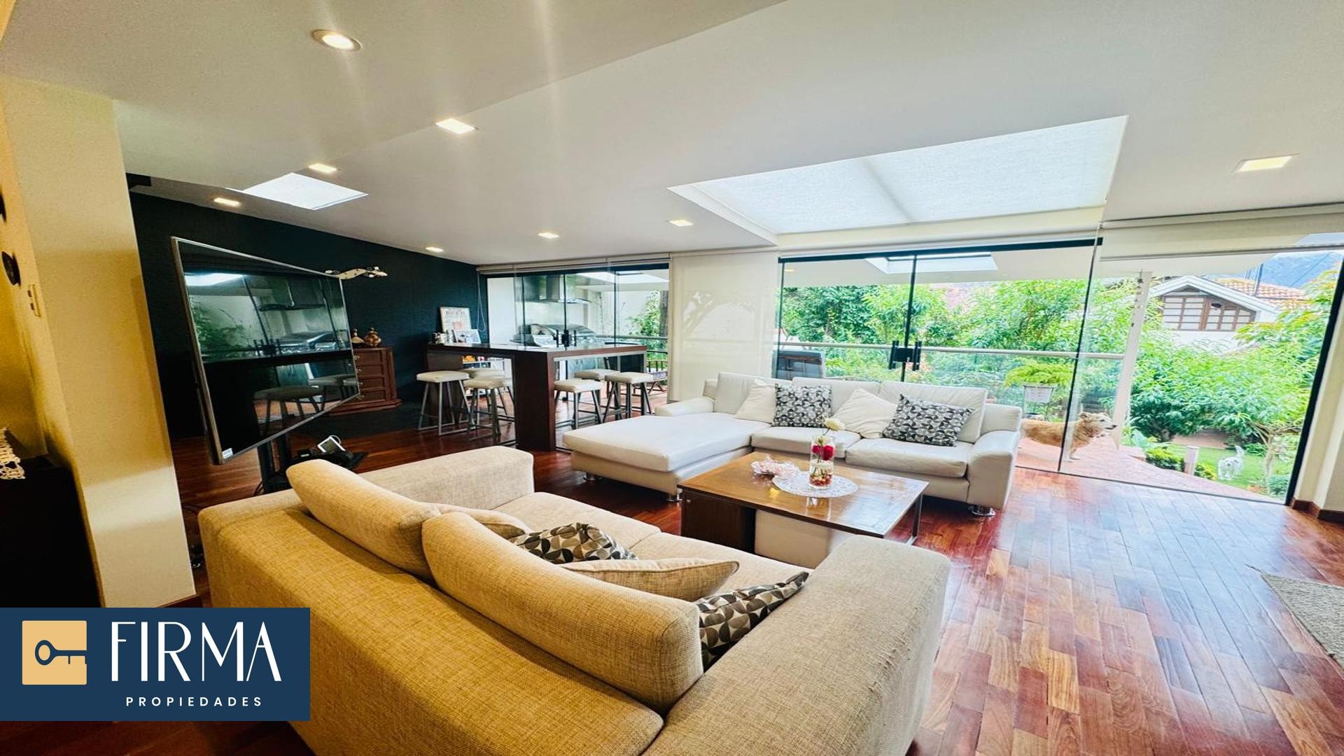 Casa en VentaMALLASILLA 6 dormitorios 9 baños 4 parqueos Foto 1