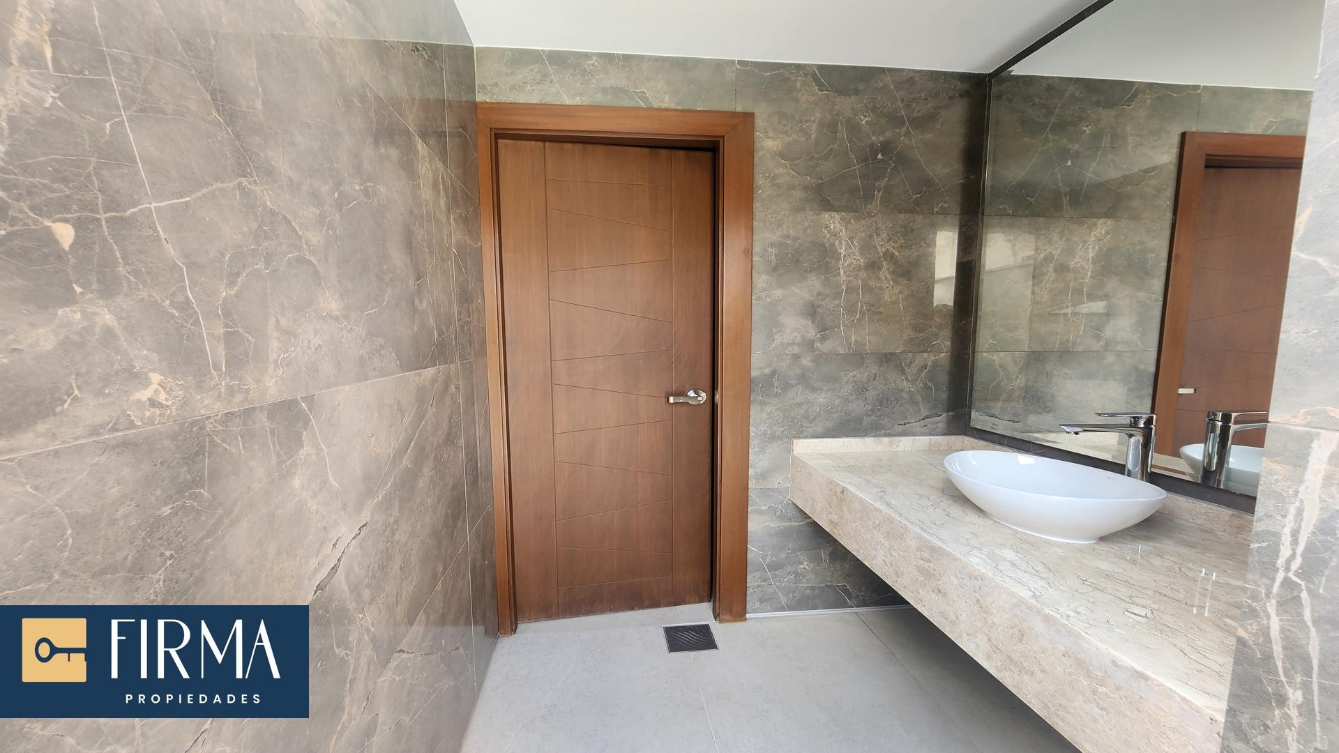 Departamento en VentaDEPARTAMENTO DE LUJO CON PATIO PRIVADO EN VENTA A ESTRENAR Foto 8