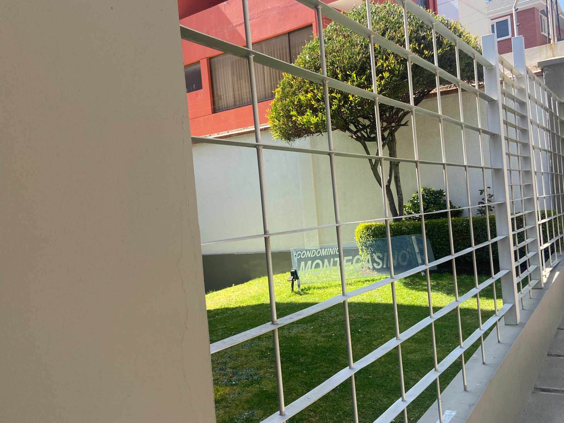 Departamento Av las Violetas #22 Altura calle 31 Foto 31