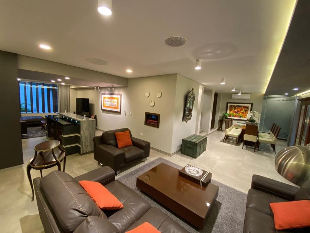 Casa en VentaAV. CRISTO REDENTOR ENTRE 2DO Y 3ER ANILLO Foto 4