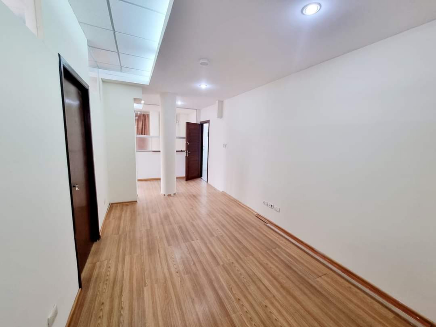 Oficina en Achumani en La Paz 1 dormitorios 2 baños  Foto 9