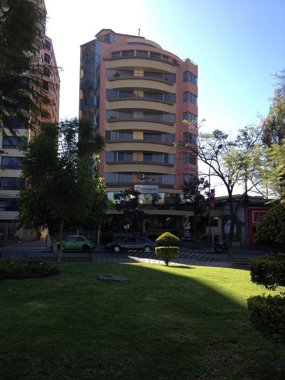 Departamento en VentaEdificio Torres del Sol, Av. Ballivian 838 entre Oruro y Ramón Rivero 2 dormitorios 3 baños 1 parqueos Foto 1