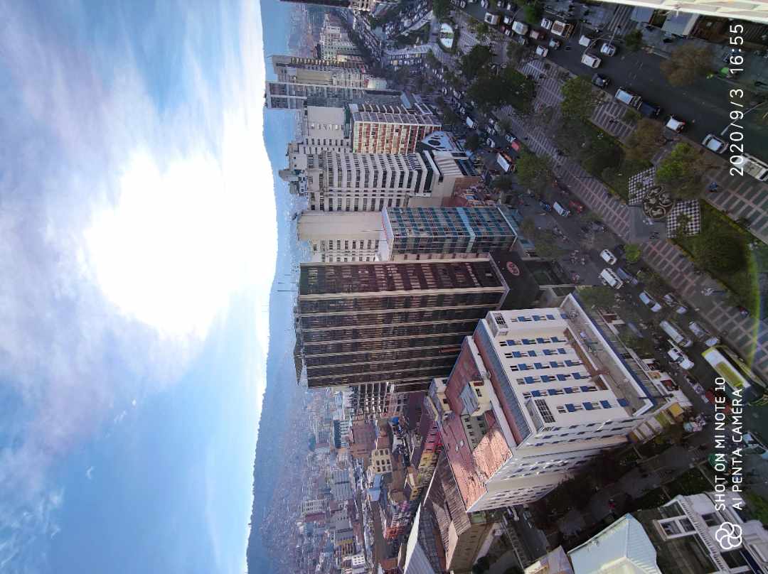 Departamento en VentaZona Central, avenida 16 de julio # 1655 , Edificio Alameda 3 dormitorios 4 baños  Foto 2