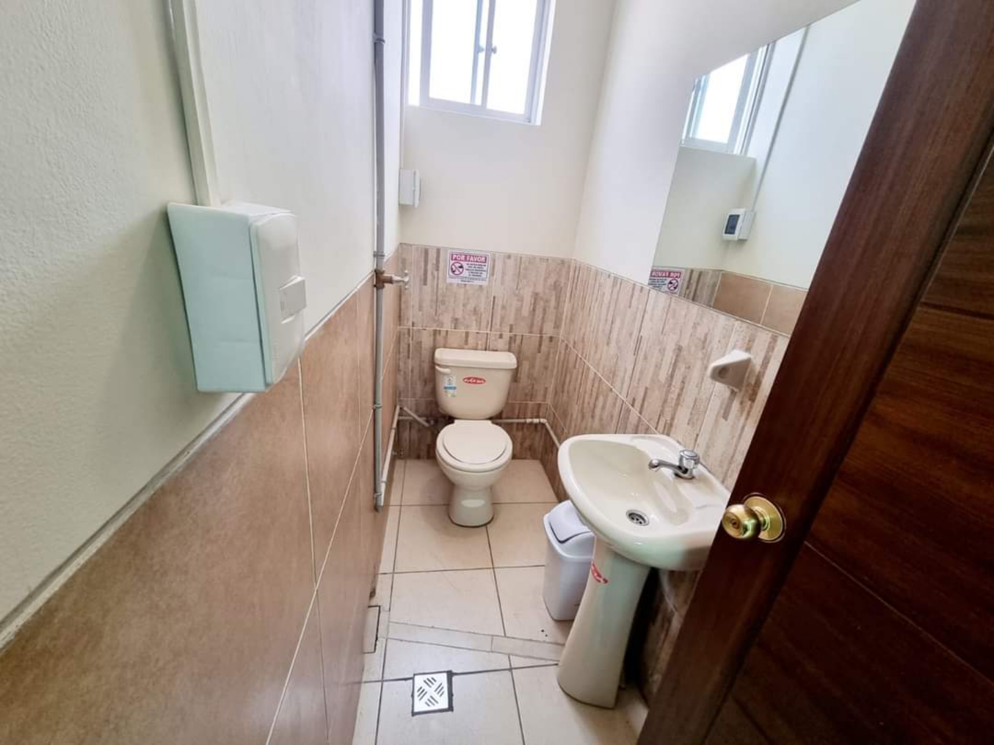 Oficina en Achumani en La Paz 1 dormitorios 2 baños  Foto 10