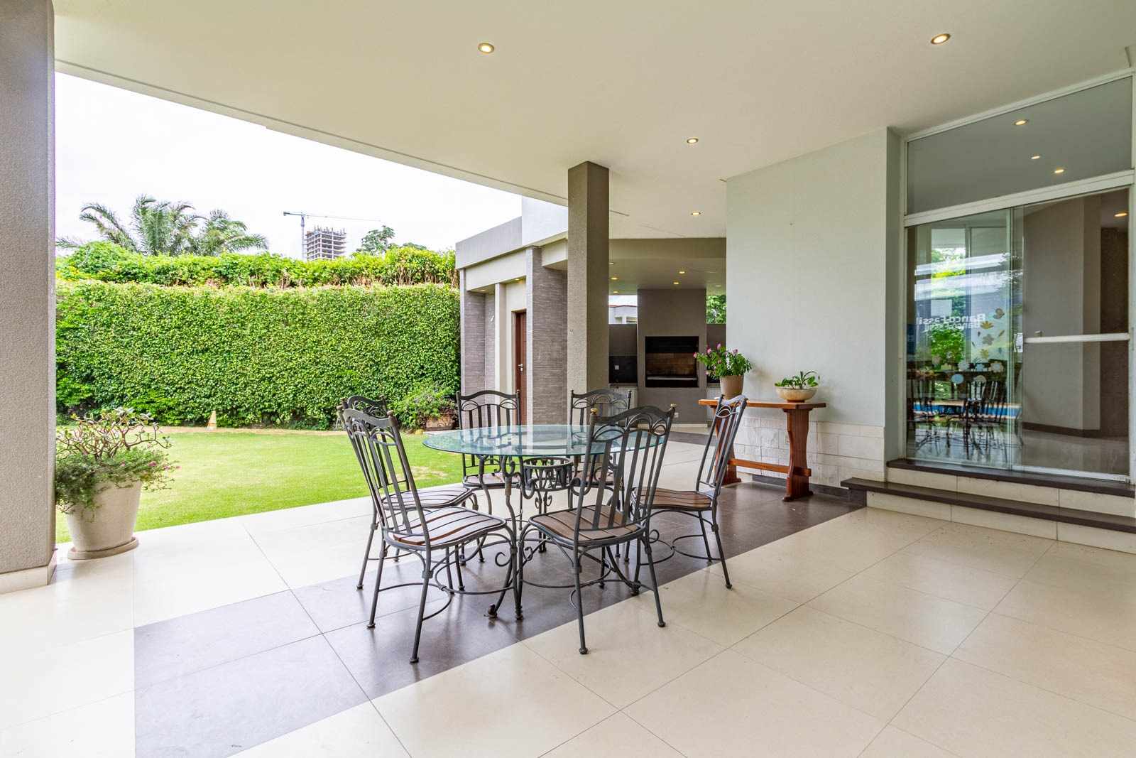 Casa URUBO CONDOMINIO JARDINES DEL URUBO 1
HERMOSA Y ELEGANTE AMOBLADA CASA EN ALQUILER !!!!
CON 4 HABITACIONES SUITE  Foto 15