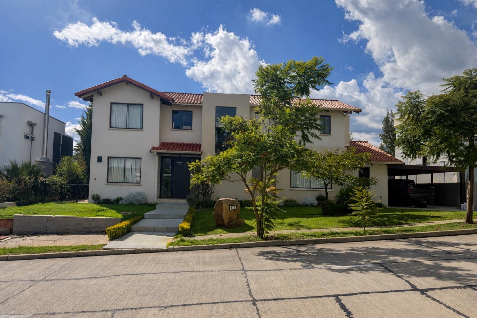 Casa en AlquilerUrbanización bosque norte  4 dormitorios 4 baños 3 parqueos Foto 1