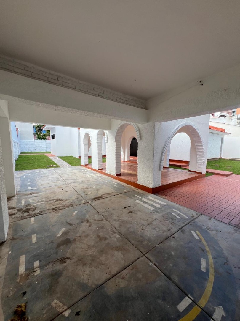 Casa en Equipetrol en Santa Cruz de la Sierra 3 dormitorios 3 baños 5 parqueos Foto 5