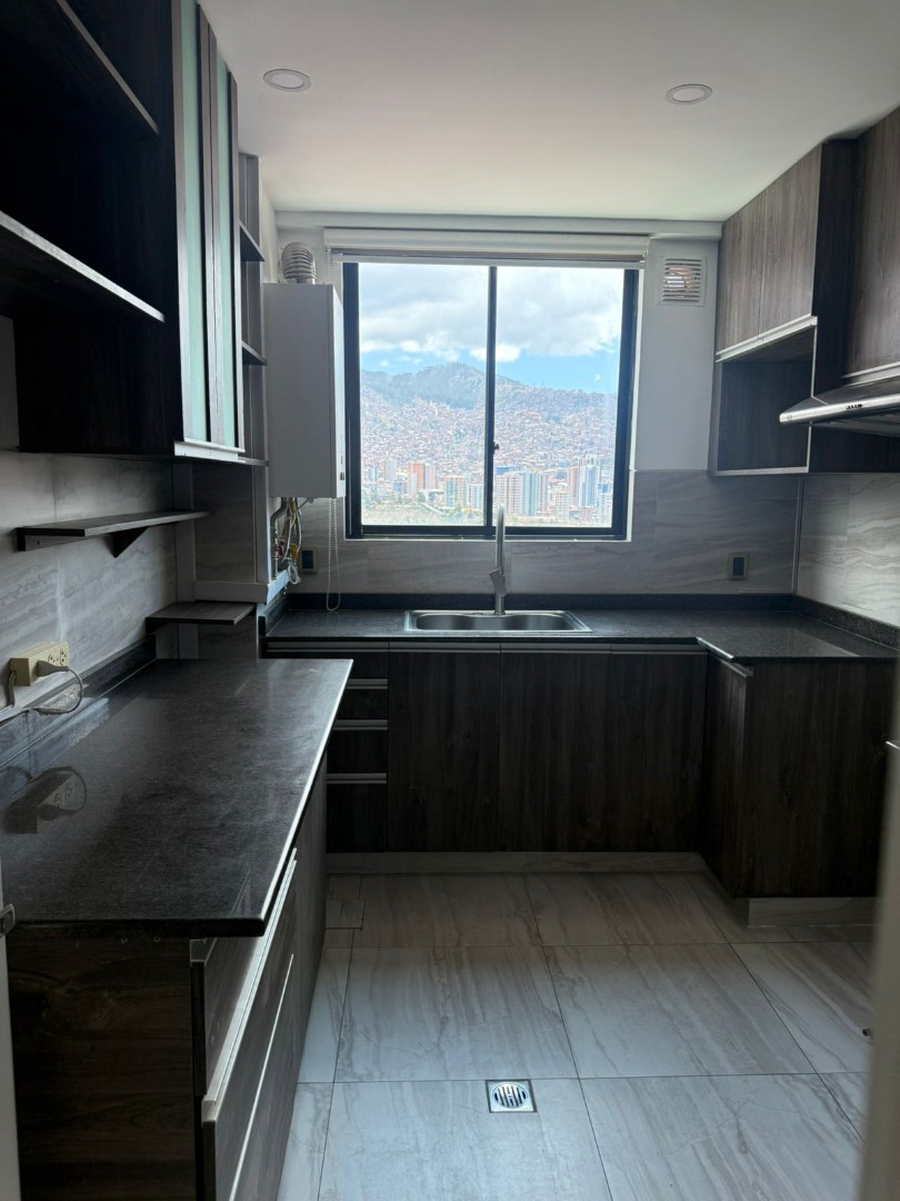 Departamento en VentaCalle Fernando Guachalla, entre 20 de octubre y 6 de agosto 3 dormitorios 2 baños 1 parqueos Foto 12