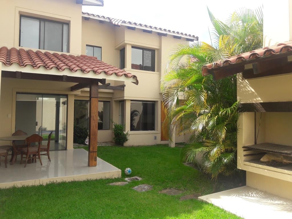 Casa en Entre 5to y 6to anillo Norte en Santa Cruz de la Sierra 4 dormitorios 3 baños 3 parqueos Foto 2