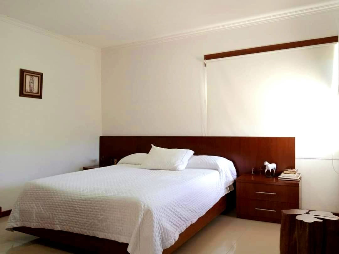 Casa en AlquilerAv  pirai 4to anillo 
Bellísima CASA AMOBLADA  de 4 DORMITORIOS  4 dormitorios 6 baños 2 parqueos Foto 17