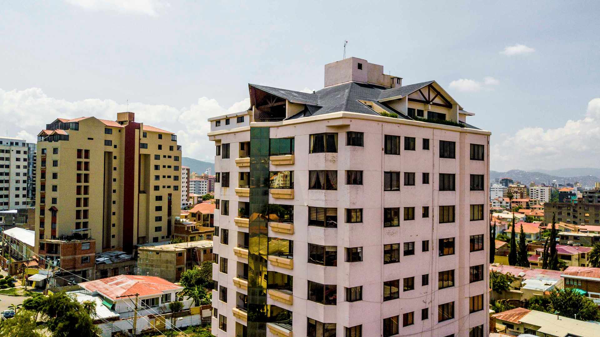 Departamento en Cala Cala en Cochabamba 4 dormitorios 5 baños 1 parqueos Foto 18