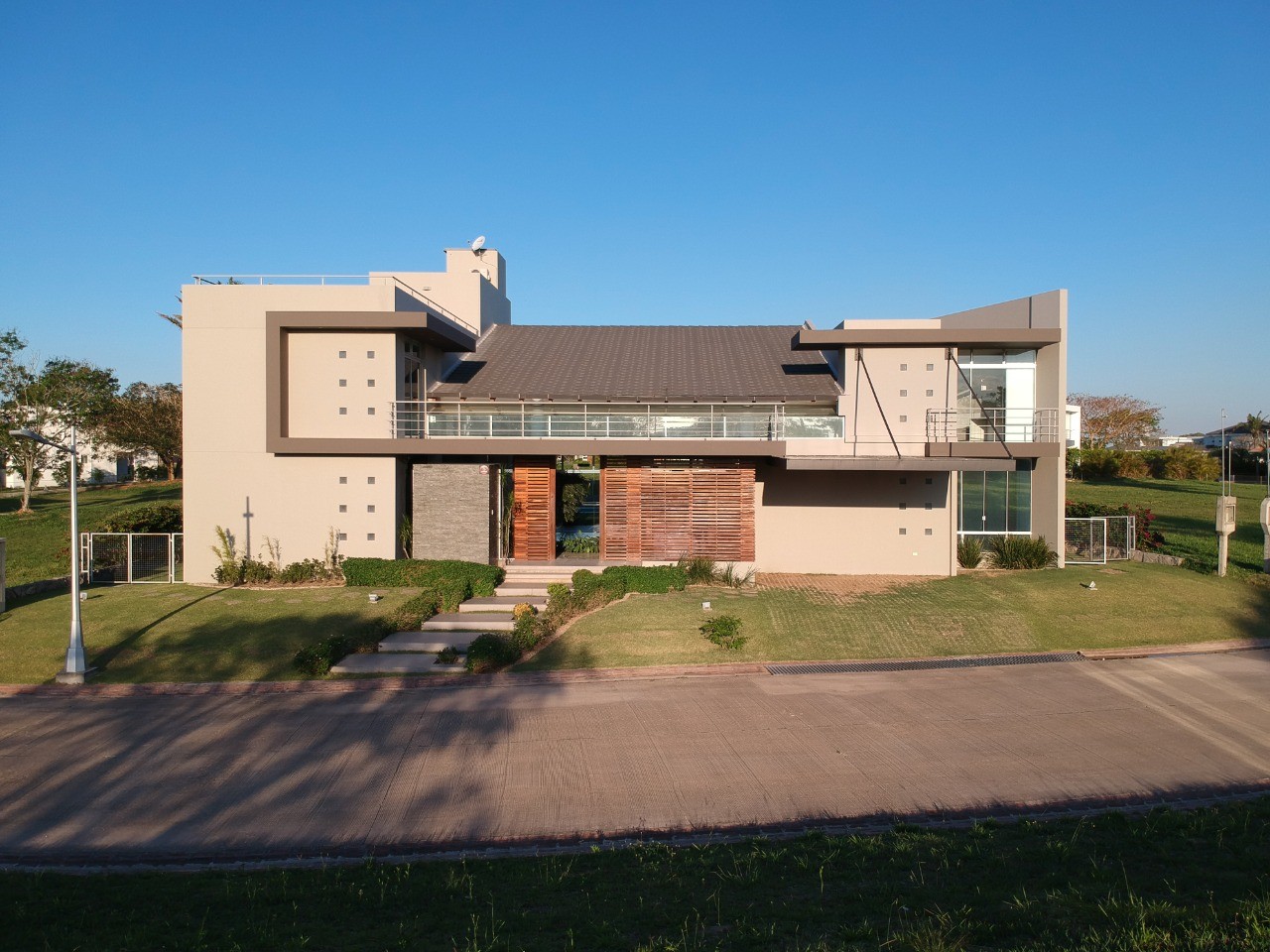 Casa en Urubó en Santa Cruz de la Sierra 5 dormitorios 5 baños 2 parqueos Foto 9