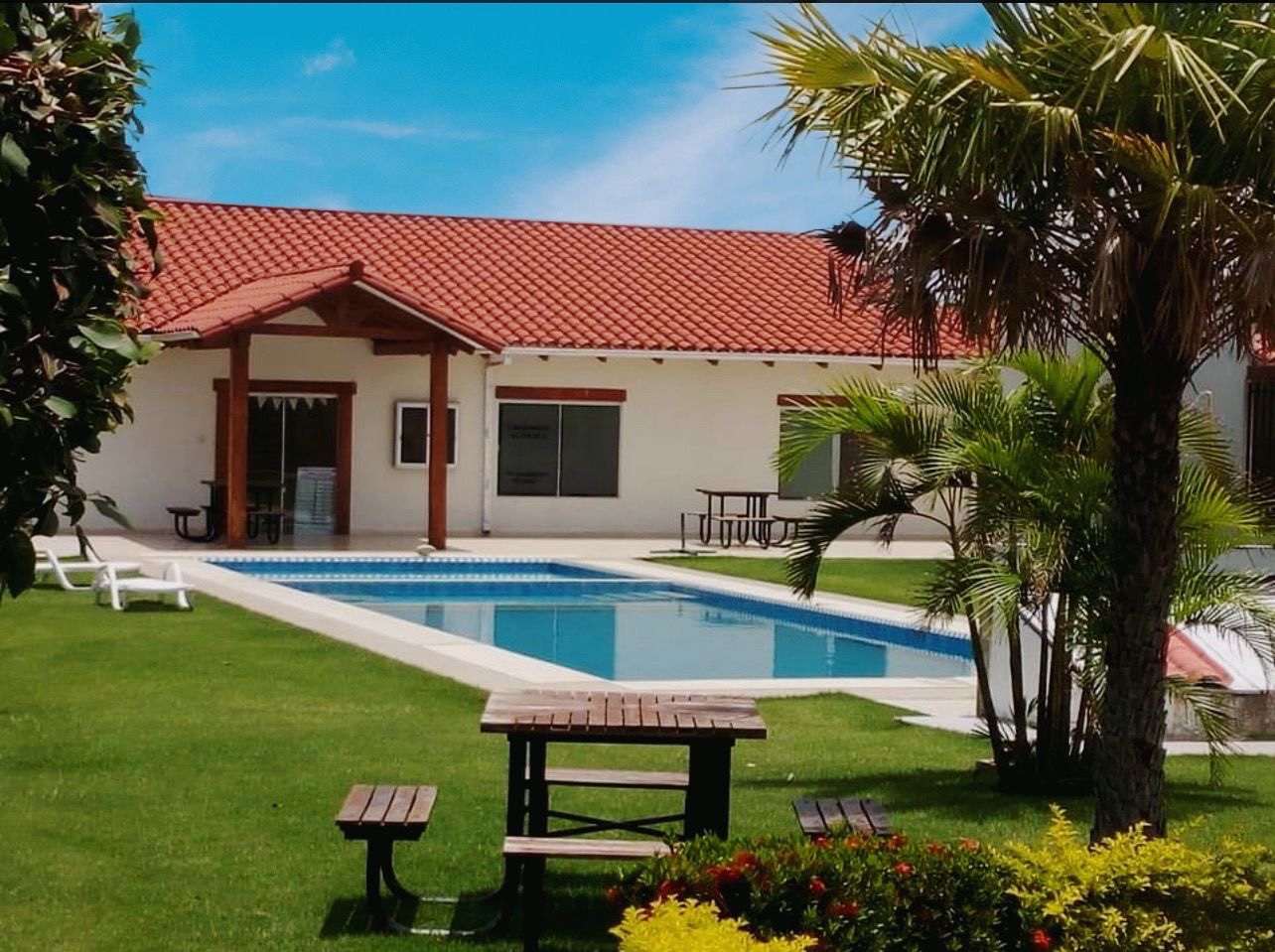 Casa en Urubó en Santa Cruz de la Sierra 4 dormitorios 3 baños 3 parqueos Foto 23