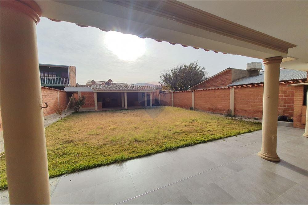 Casa en San Jorge en Tarija 4 dormitorios 4 baños 2 parqueos Foto 2
